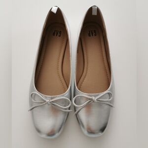 Gap Silver Metallic Ballet Flats With Bow Detail